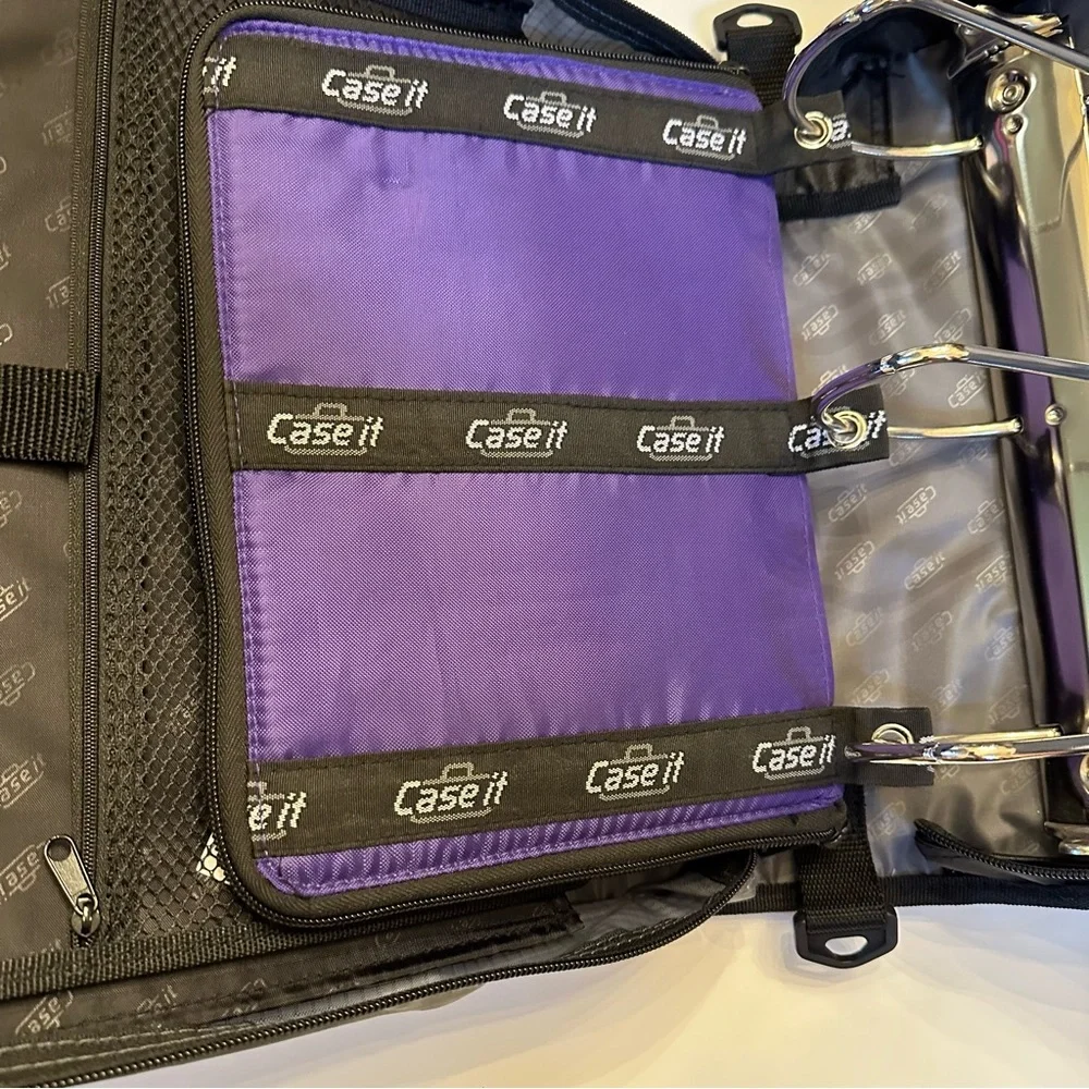 NWOT Case it King Size Mighty Zip Tab Black Binder w/ Purple Accessories Insert